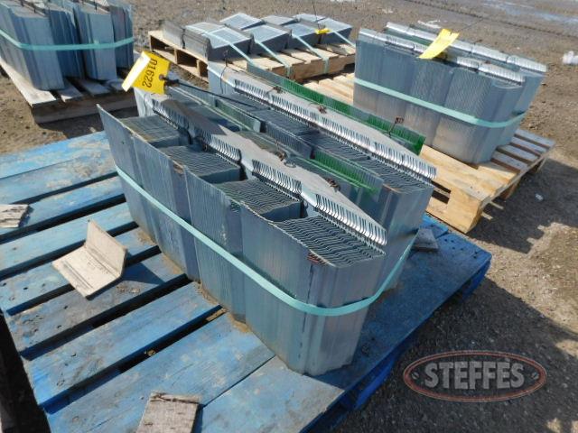 Pallet of approx. 200 floor supports,_1.JPG